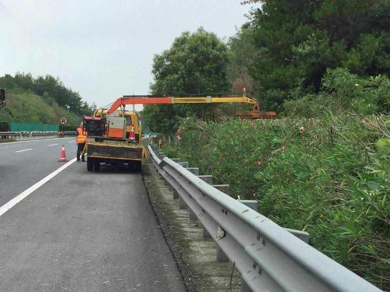 高速公路車載修剪機(jī)